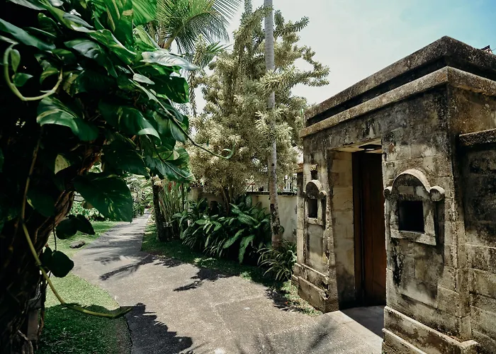 Hotel with view: Pertiwi Resort & Spa